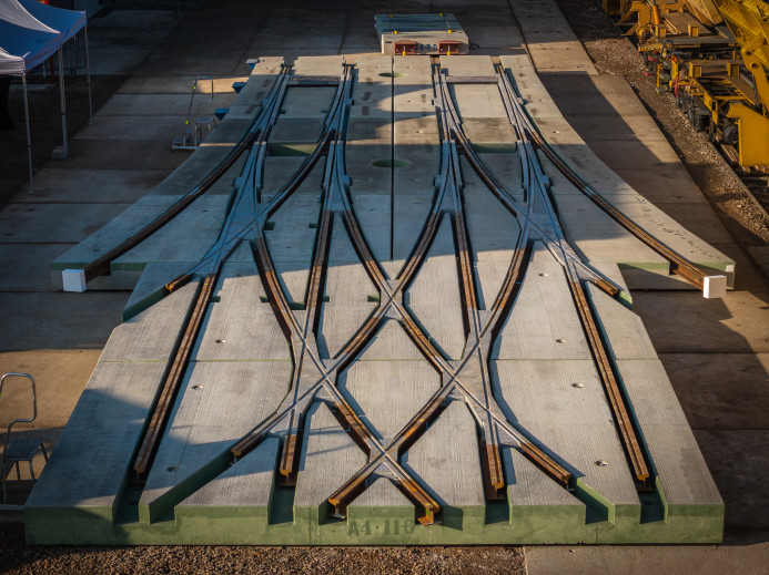 Pierwszy prefabrykowany tramwajowy rozjazd dwutorowy podwójny